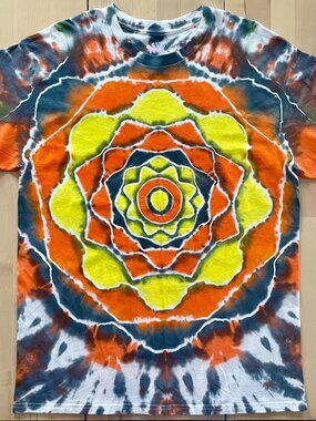Gildan Unisex 8-Point Mandala Tie Dye T-Shirt size Large Orange Yellow Gray-Blue